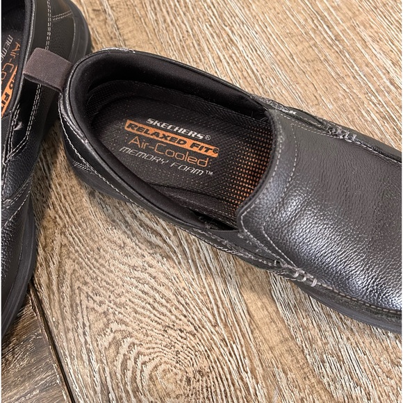 Men’s Skechers - Picture 2 of 4
